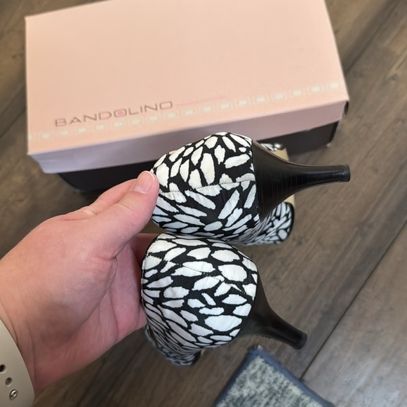 Bandolino open toe Shelley kitten heel black and white size 8 - Picture 5 of 9